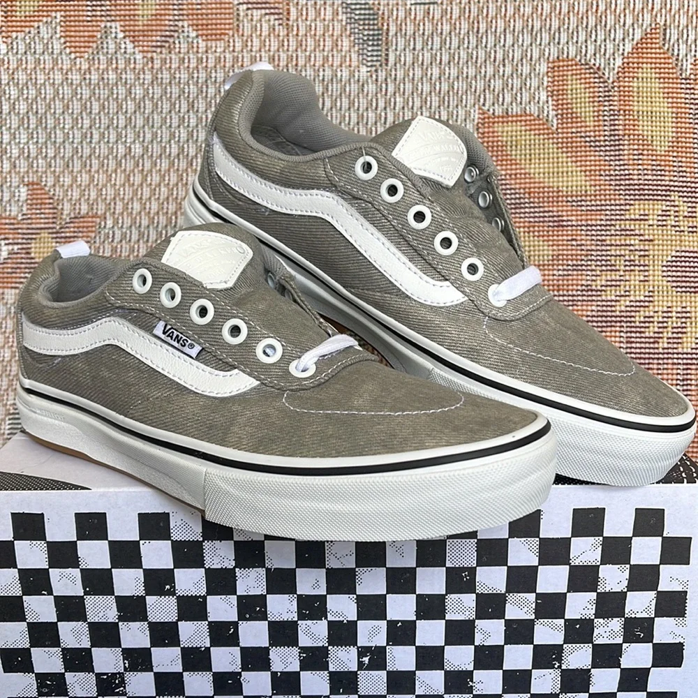 Vans WMNS Kyle Walker (Denim) Gray/White
VN0A5JIE9BM
Sneakers - athletic shoes - Picture 5 of 16